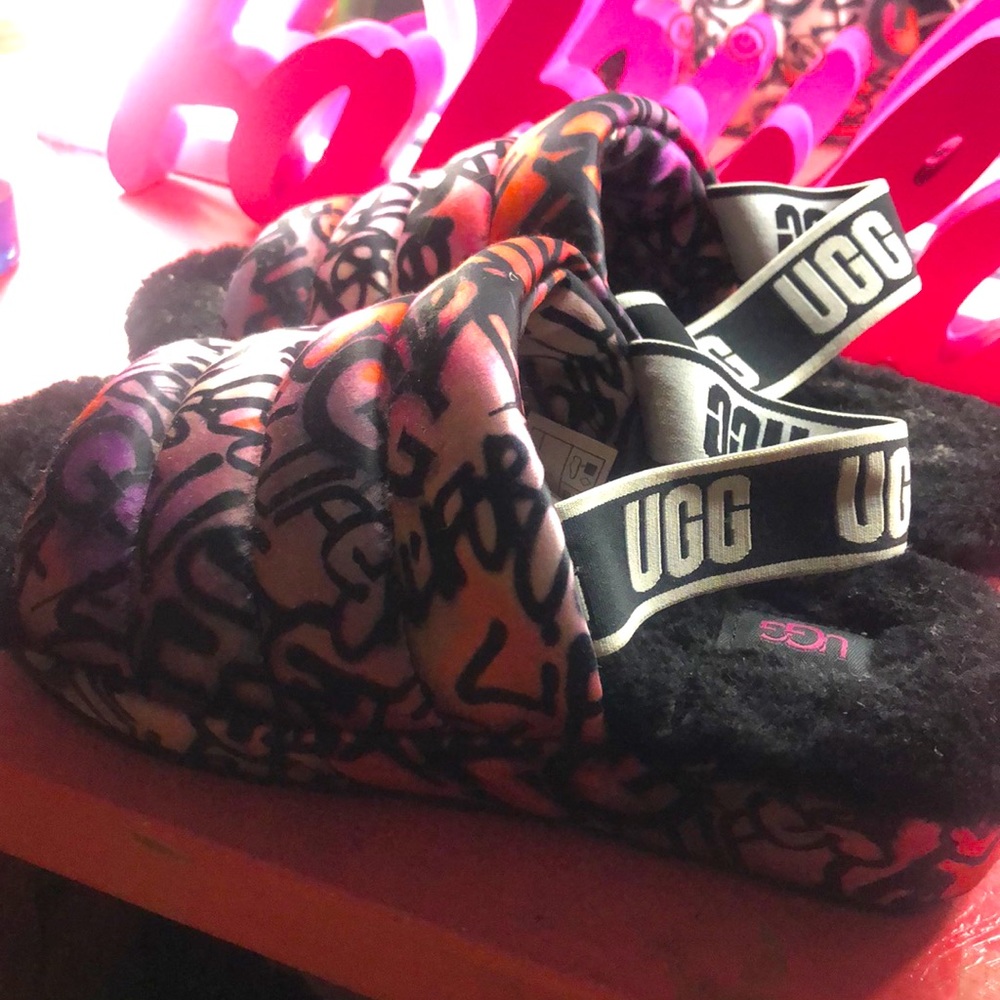 Ugg wedged slides, Size (8) USA, graphic design